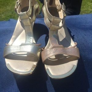 Metalic tan gold sandals
